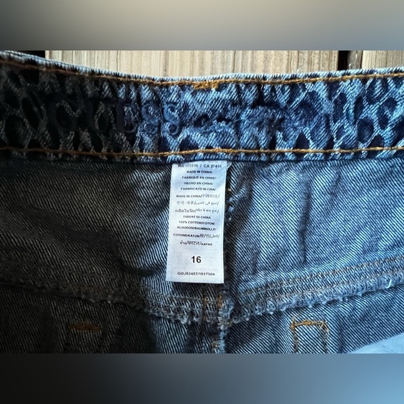 Girls Guess Jean Patterned Shorts Size 16 - Picture 3 of 4